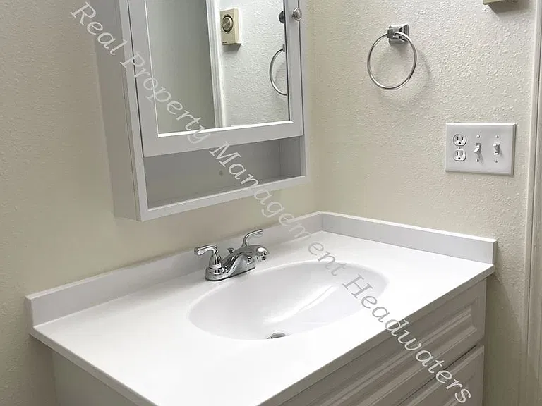 104 Quartz Ave — Photo 7