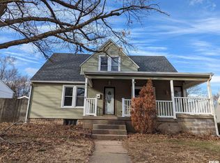 909 Oxford Ave, Pekin, IL