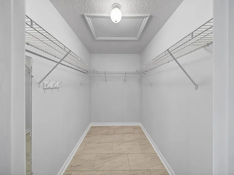 1567 Pheasant Walk #B — Photo 12