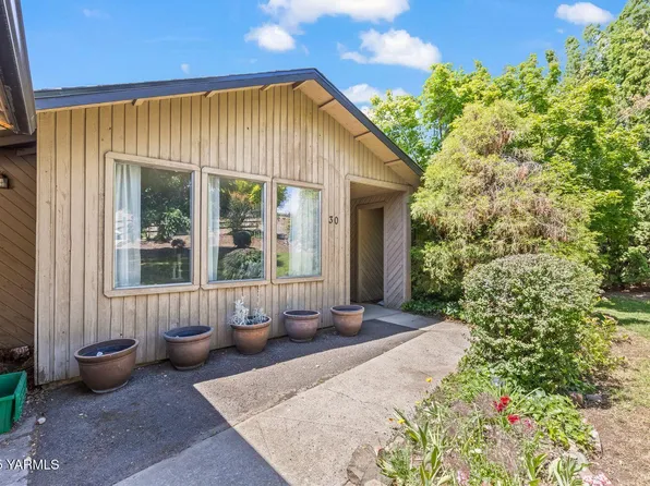 30 Cedar Hill Dr, Yakima, WA 98908