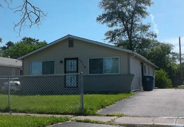 1019 Cottage Grove Ave photo 1