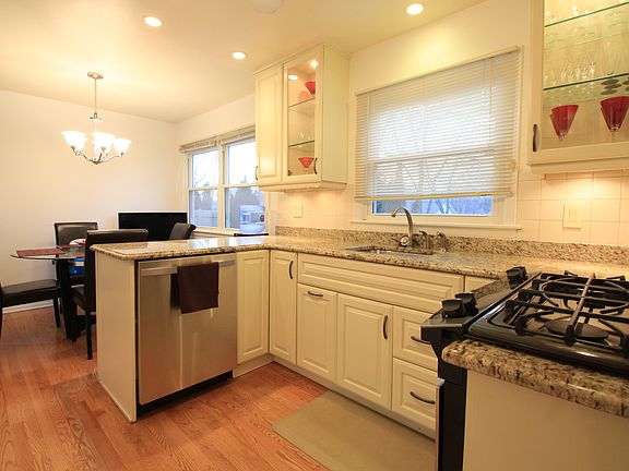 5th image of 1116 N Greenfield Ln