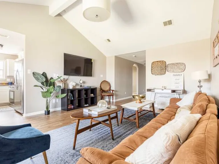 Indigo Springs Ln — Photo 10