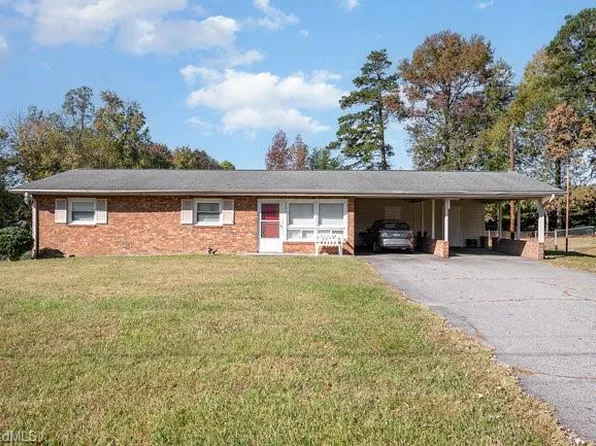 300 Purvis Ln, Archdale, NC 27263