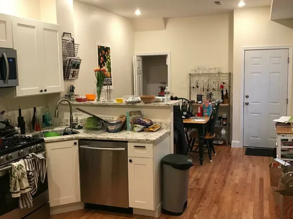 216 Green St #1, Cambridge, MA 02139