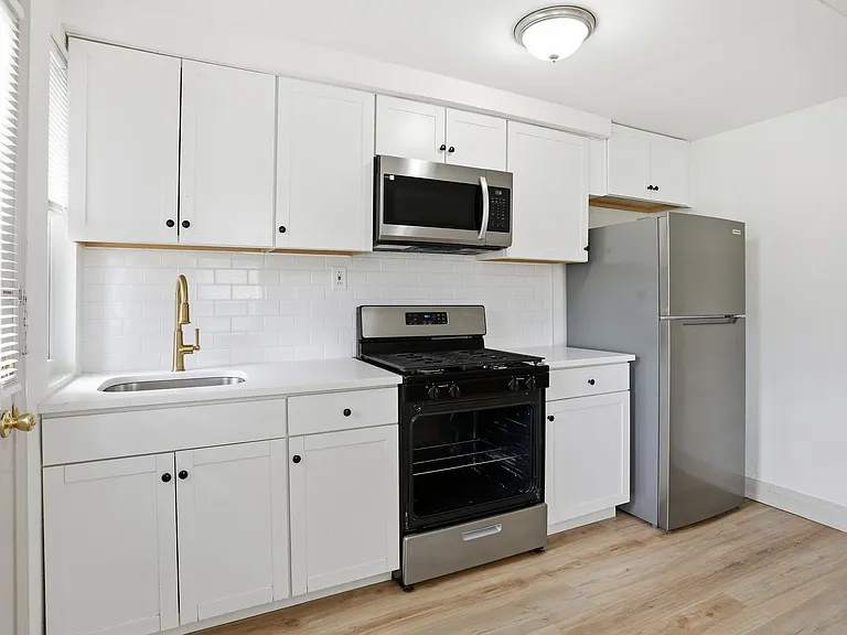 Moorestown Oaks — Photo 19