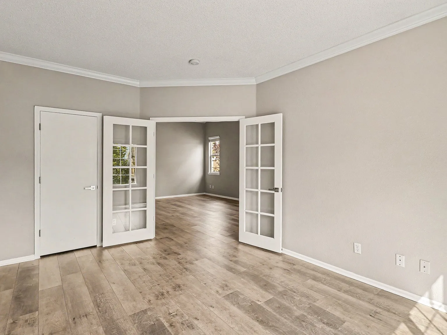 3 bed, 1325 sqft, $2,700 — Photo 3