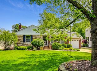 103 Mohawk Dr, Clarendon Hills, IL