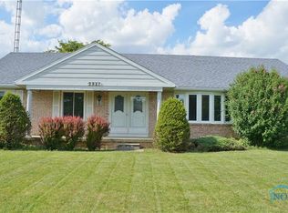 3927 Pickle Rd, Oregon, OH 43616