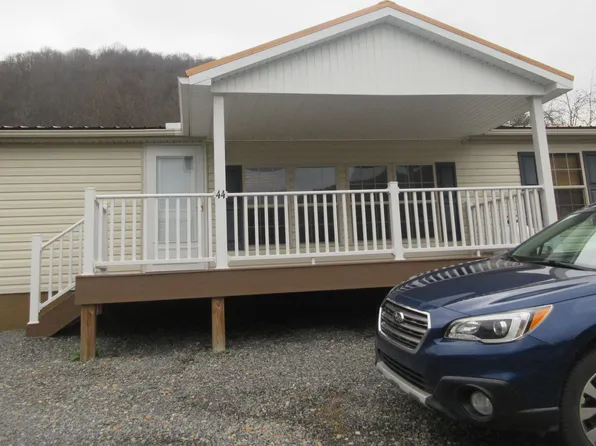 44 5th St, Hendricks, WV 26271