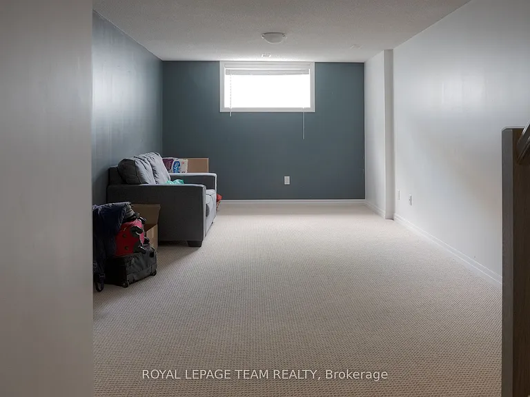 174 Hawkshaw Cres — Photo 8