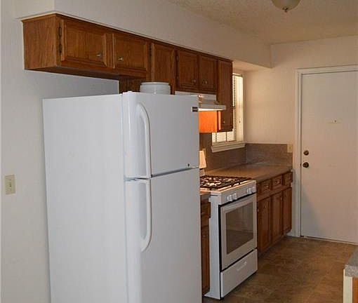 2nd image of 607 Rollingway Dr APT A