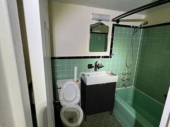 5th image of 162 Bay 40 St #L1