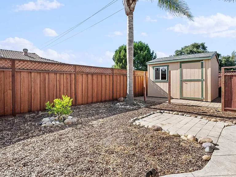 1694 Arrowhead Ave — Photo 13