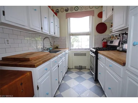 Sold by Bergen Basin Real Estate | media 32