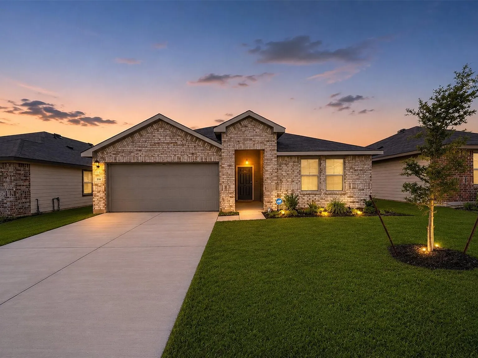 4 bed, 2.0 bath, 2032 sqft, $2,100 — Photo 1