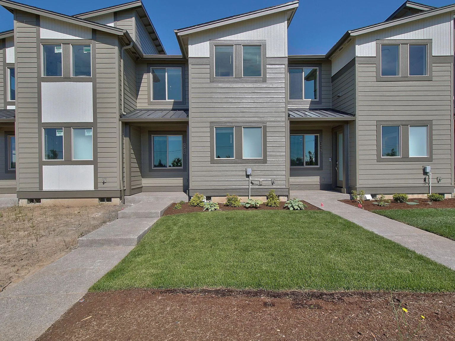 5617 SE Logan Ln — Photo 1