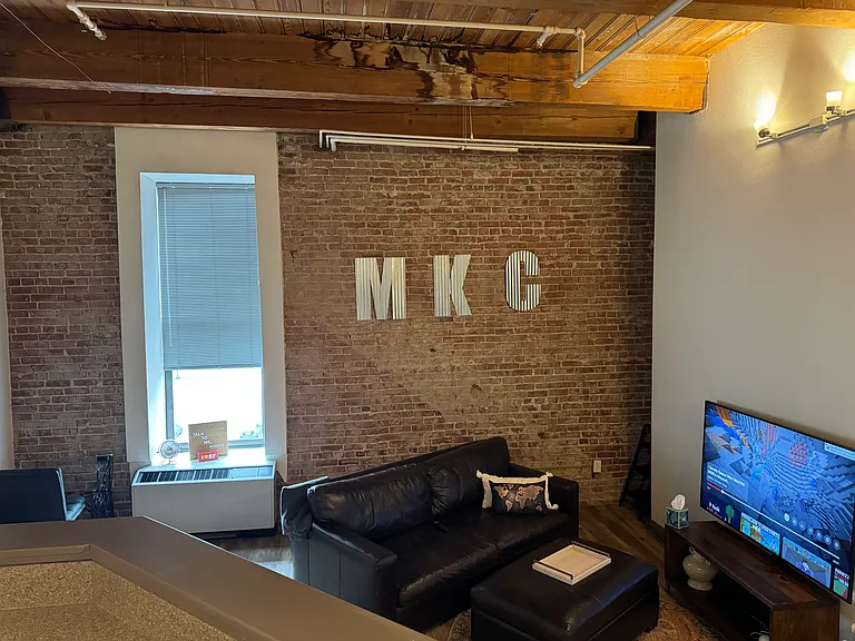 308 W 8th St #310 — Photo 3