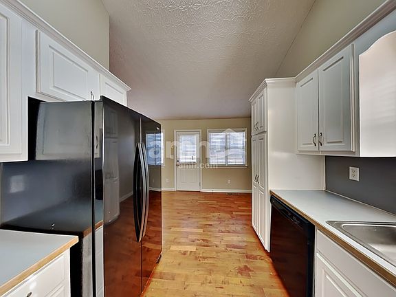 4th image of 508 Silver Maple Ln