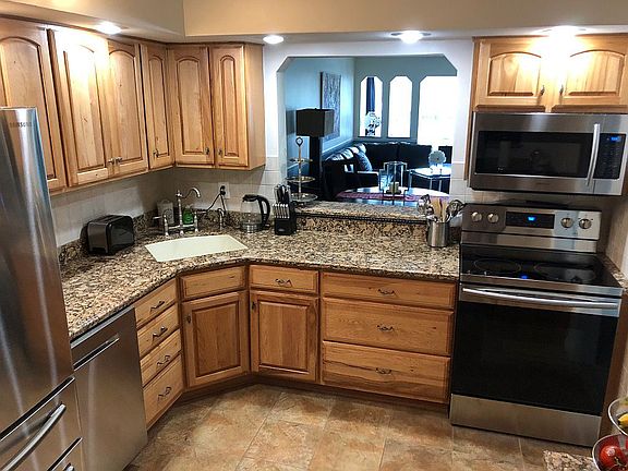 5th image of 3111 NE 51st St APT 204C