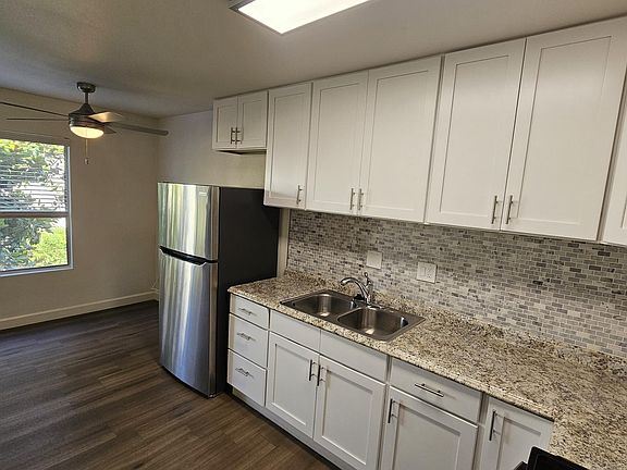 1 Bedroom 1 Bathroom - Kitchen and Dining