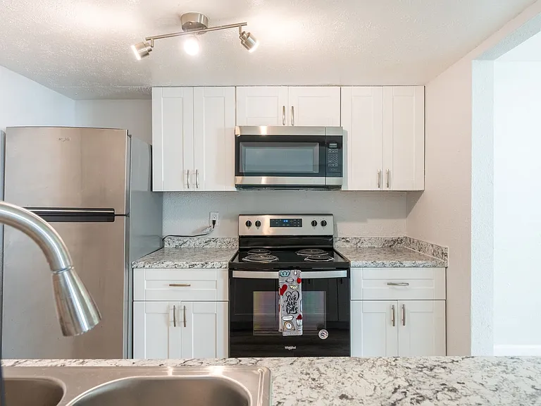 Sun Ridge Apartments — Photo 16