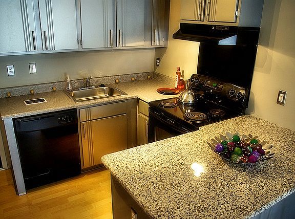 4th image of 2575 Catalpa Dr APT 6