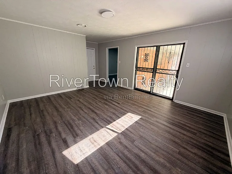 2884 Spring Hill Dr — Photo 5