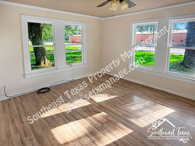 806 N Broadway St — Photo 7