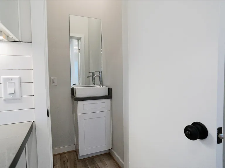 1711 Summer St — Photo 7