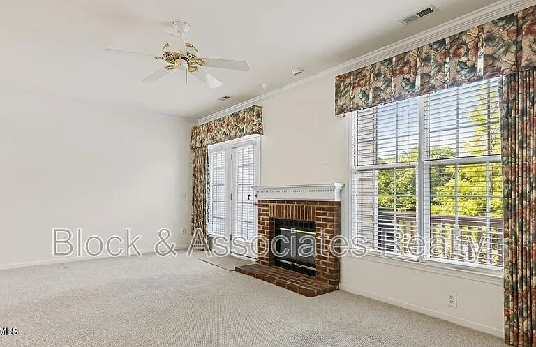 304 Nottinghill Walk — Photo 10