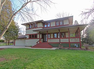 10 Elm Pl, Lake Zurich, IL 60047