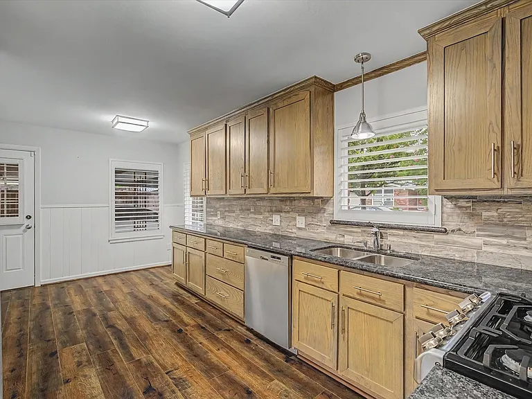 2123 Ridgecrest Dr — Photo 17