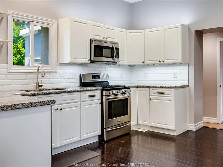 1672 Elgin St — Photo 7