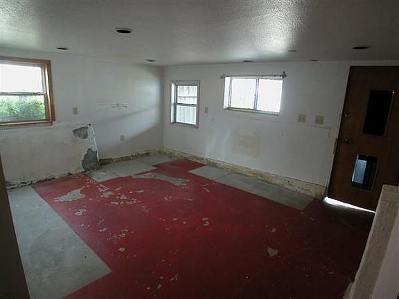 5th image of 516 Pine Ter