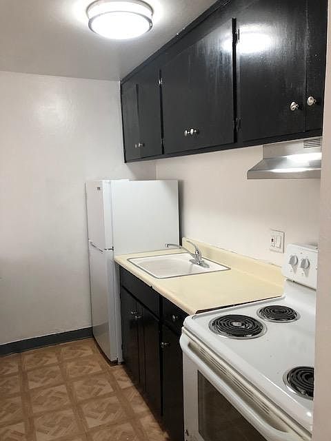 1st image of 305 Chestnut St #13