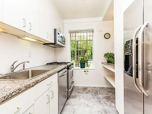 Sold by Re/Max In The City | media 6