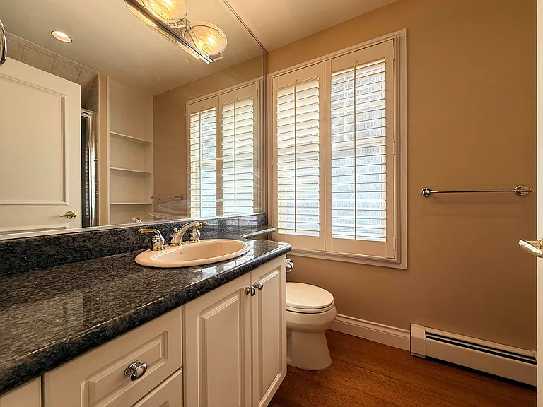 3637 Pine Cres #3 — Photo 6