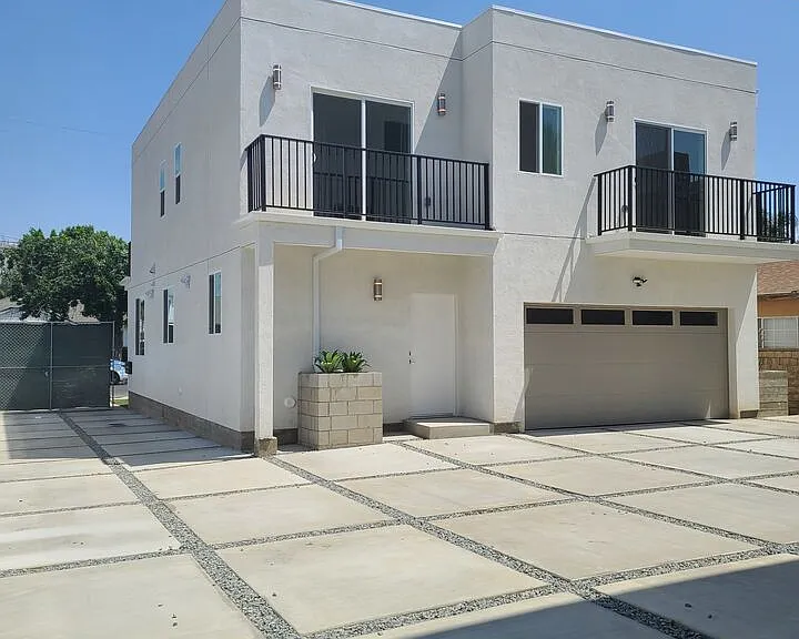 13824 Bessemer St — Photo 3