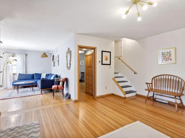 225 8th Ave NE, Minneapolis, MN 55413