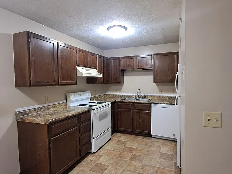 831 & 837 E Wayne Ave — Photo 1