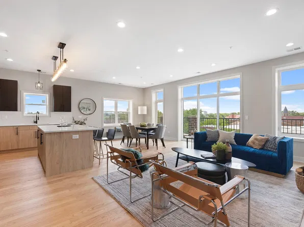 5689 N Lincoln Ave #4S, Chicago, IL 60659