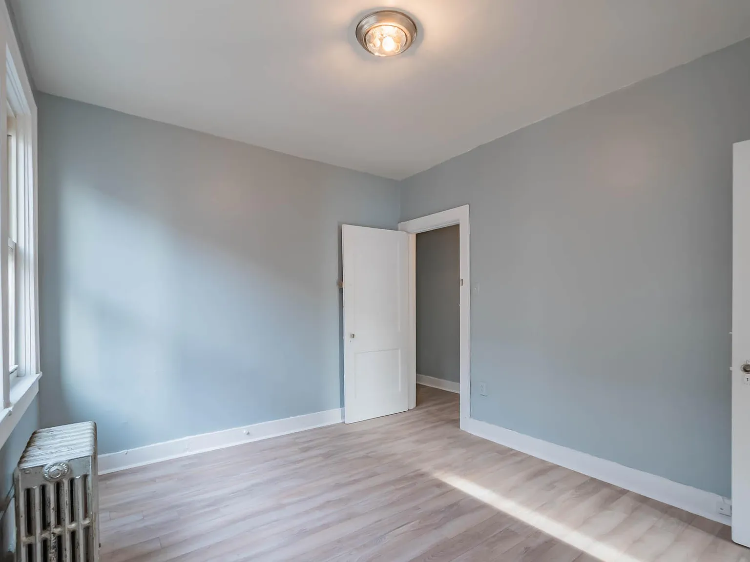 3 bed, 1250 sqft, $1,200 — Photo 2