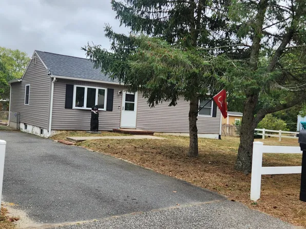 8 Hemlock Road, Howell, NJ 07731