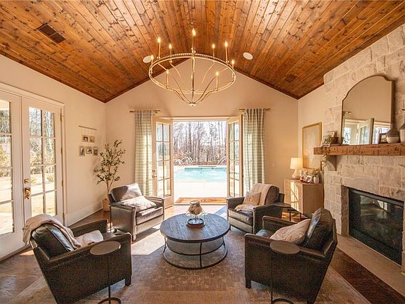 3rd image of 4184 Thompson Mill Rd