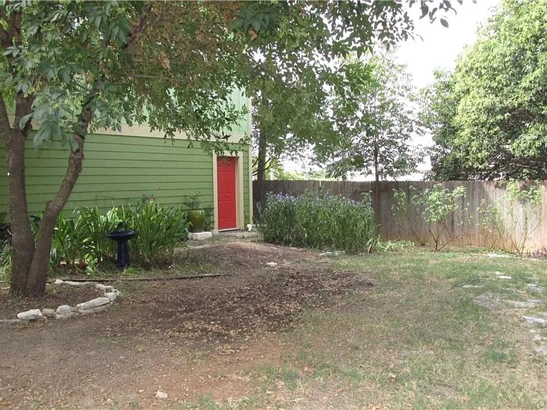 2102B Greenwood Ave — Photo 16