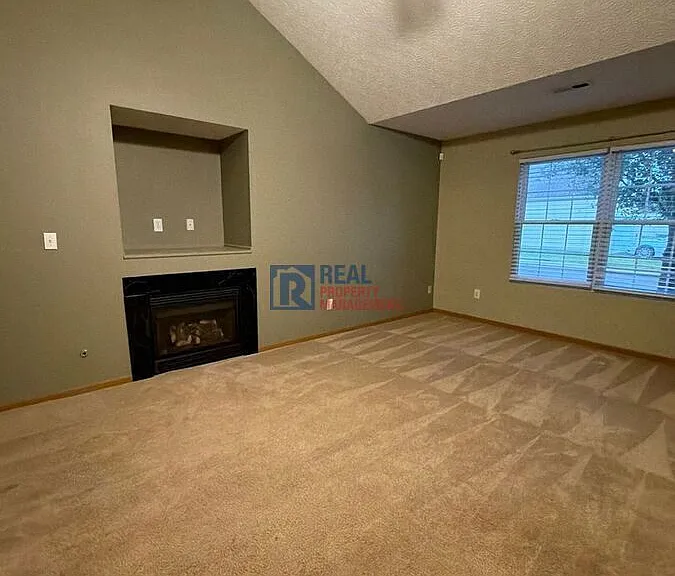 1381 Geranium Dr — Photo 9