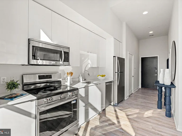 460 New York Ave NW #304 — Photo 8