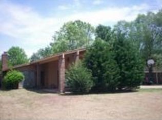 1003 Roselawn Dr W, West Memphis, AR 72301