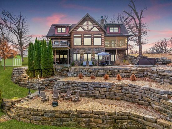 226 Lake Viking Ter, Gallatin, MO 64640
